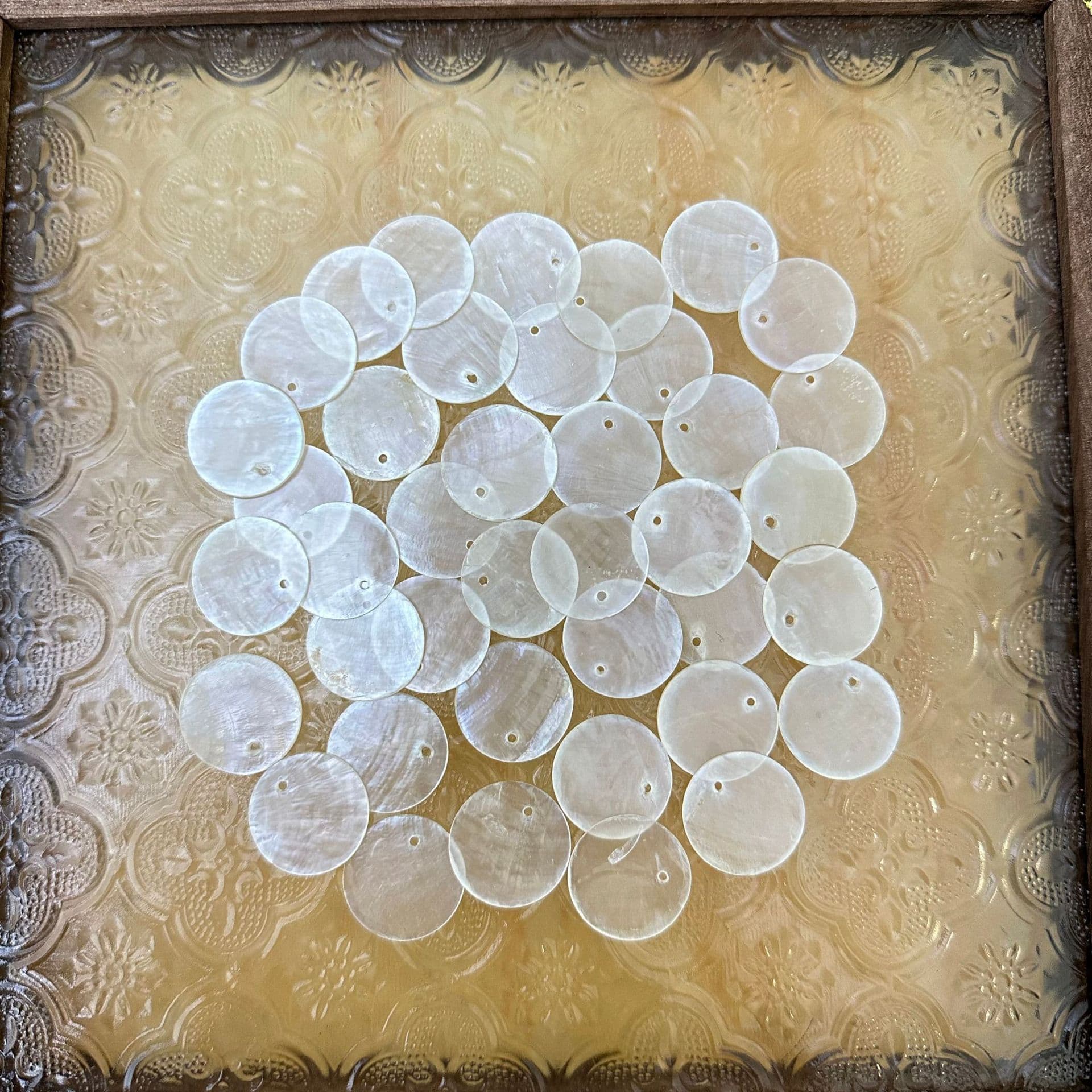 Natural Shell Round 50mm Double Hole Mirror Shell Raw Material Soft Shell DIY Lamp Wind Chime Accessories Translucent Thin Sheet