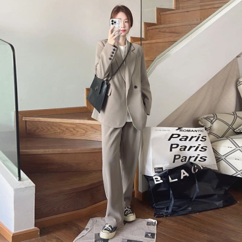In stock. 2025 Spring New Arrival Chanel-style Wide-leg Suit and Pants Fashionable Set, Salt-style Fashionable Suit Set.