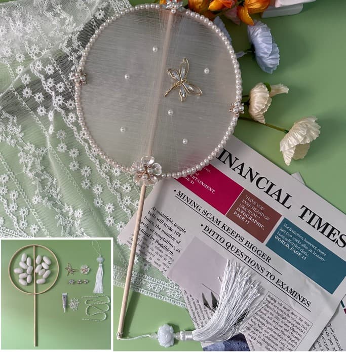Natural Drying Complete with Silkworm Pupa, Mulberry Cocoon Silk Extraction, Hand-Painted Display Cocoon Shell, Mulberry Silk Round Fan