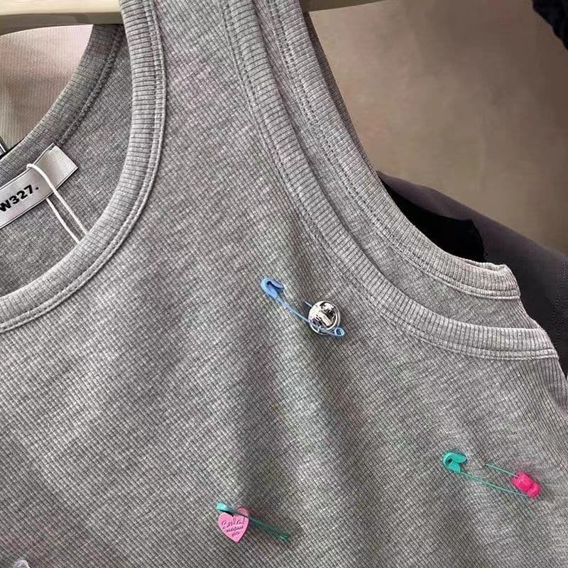 Korean Dongdaemun 2025 Summer New Stylish Youthful Colorful Pin-Decorated Round-Neck Sleeveless Top for Women