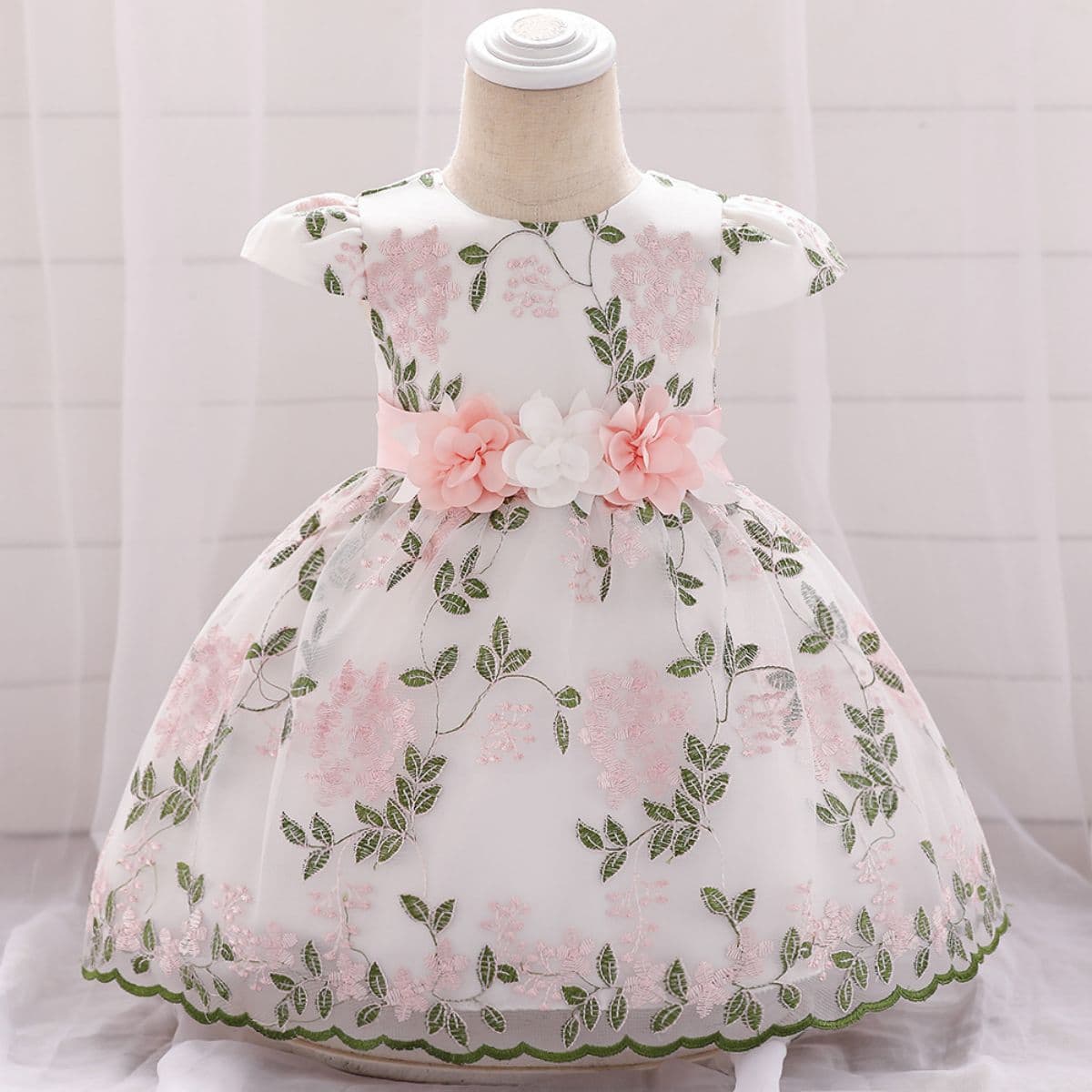 New solid color butterfly embroidered puffy princess birthday party dress for girls, stylish and festive.