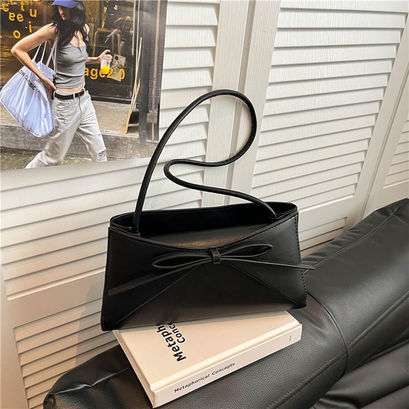 Retro Large-Capacity Bag 2026 Summer New High-Quality Bowknot Sweet Versatile Shoulder Underarm Bag for Women