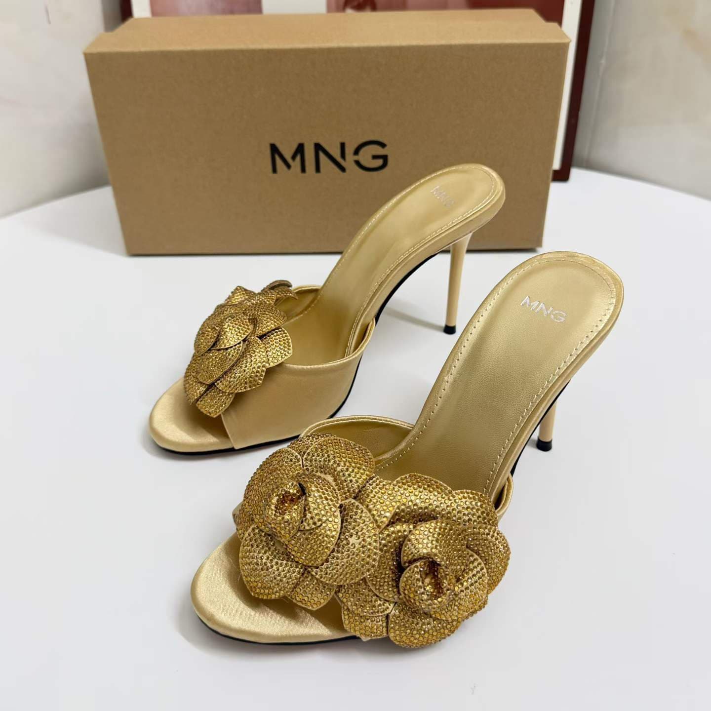 MNG 2026 Summer New Rose Diamond Women's Shoes High-Heeled Sandals with Pointed Toe and Single Buckle