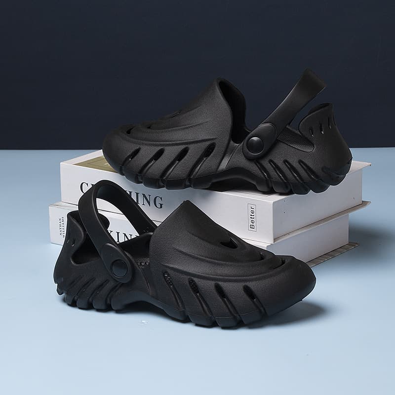 2026 New Style Perforated Sandals for Foreign Trade - Breathable Closed-Toe Clogs, Casual Beach Shoes for Couples, Hollowed-Out Garden Shoes
