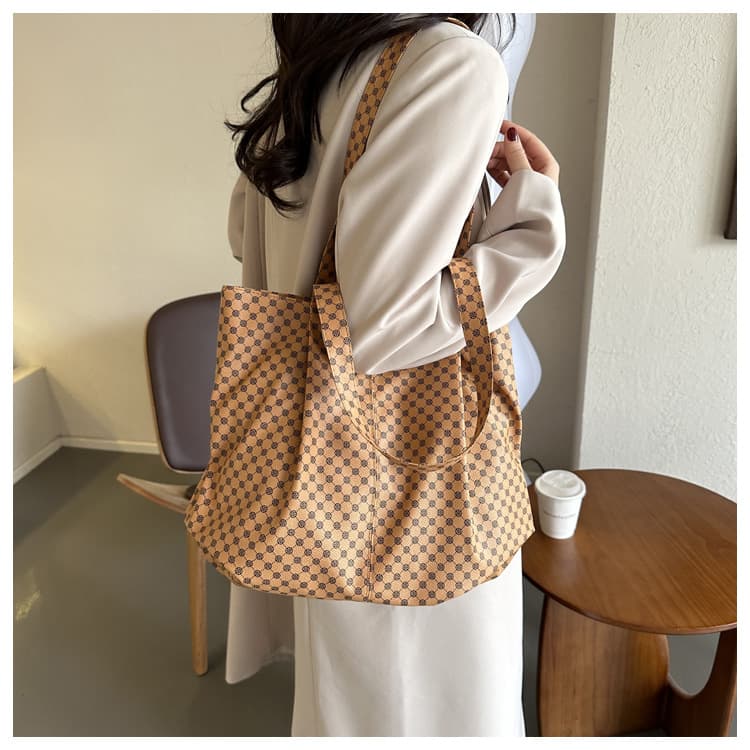 Trendy Textured Large-Capacity Fashion Bag for Women 2025 New Retro Personalized Satchel Shoulder Tote Commuter Bag