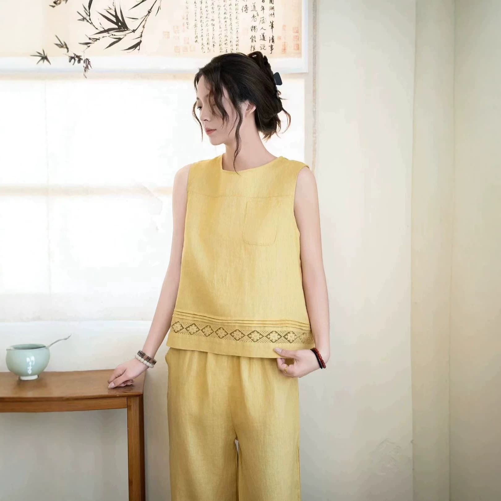 2026 Summer New Arrival Pure Linen Embroidered Accordion Pleated Round Neck Retro Literary Fashion Loose Women's Pullover Vest