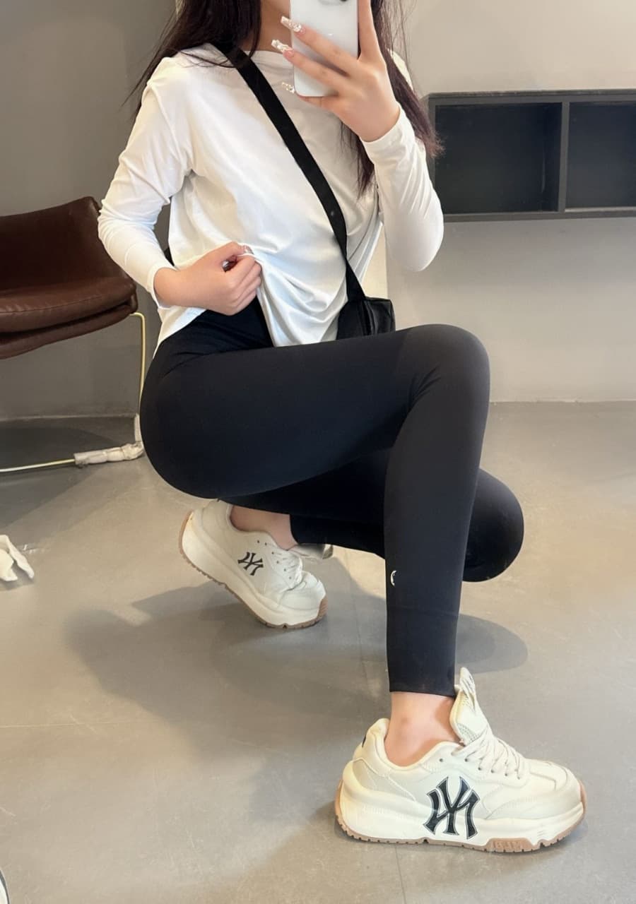 Lulu's style yoga leggings with logo, women's winter fleece lining, calf-length logo, shark fin pants, sports fitness Barbie pants.