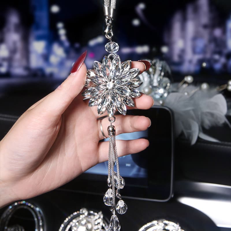 Car pendant, goddess style, new trendy and high-end crystal car ornament, a complete collection of car interior decorations.