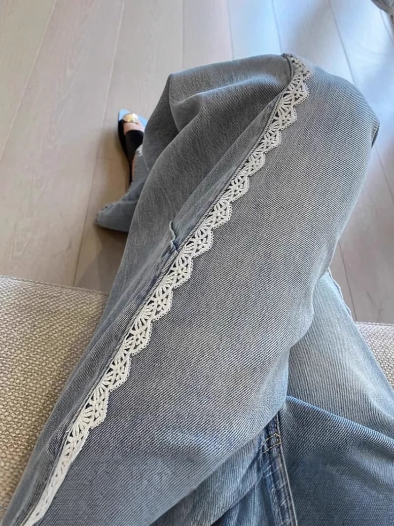 Plus-size women's clothing, new spring/summer style, fashionable and casual straight-leg lace-trimmed wide-leg jeans.