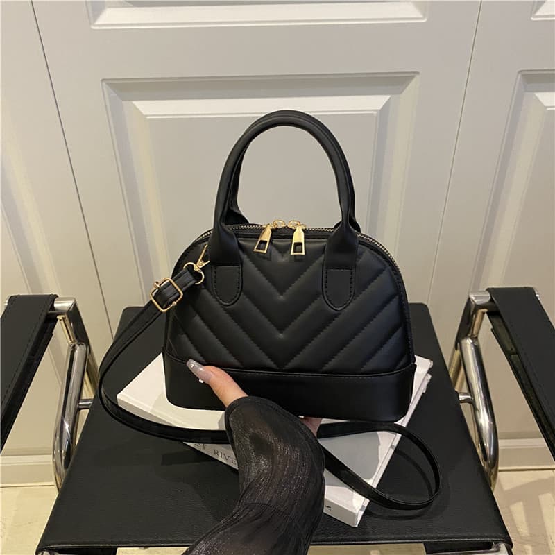 2026 Red Shell Bag, Fashionable Women's Commuter Shoulder Crossbody Bag, Simple Shell Handbag, Simple and Versatile