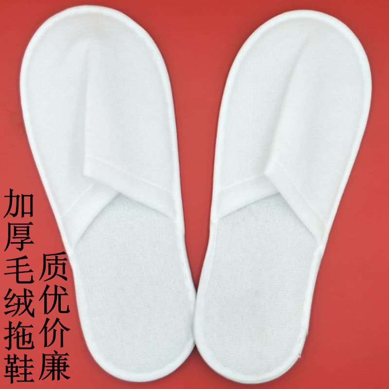 Disposable plush slippers for star-rated hotel rooms, hotels, and guesthouses; wholesale of disposable fleece slippers.