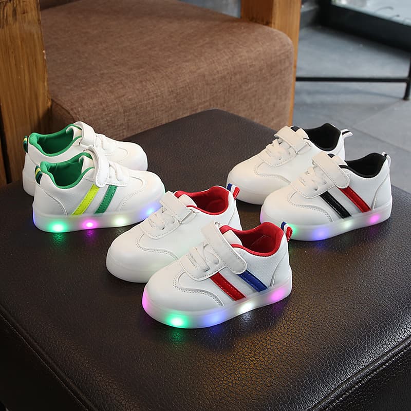 Children's Glowing Shoes 2022 Korean Style New Boys Girls Casual Sneakers Skateboard Shoes Colorful Flashing Light