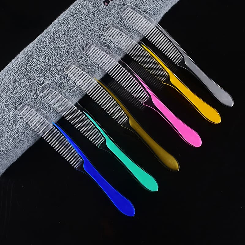 Hot-selling disposable comb for hotels, guesthouses, and homestays - two-tone long strip comb. Bulk discounts available.