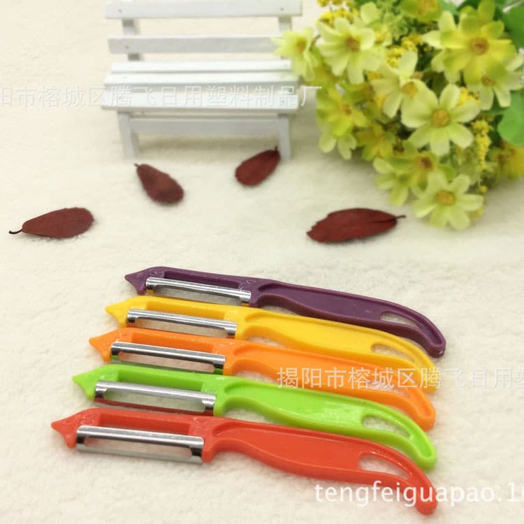 Candy-colored Fruit Peeler with Plastic Handle, Toothbrush-style Scraper, Manufacturer Supply of Peeling Knives
