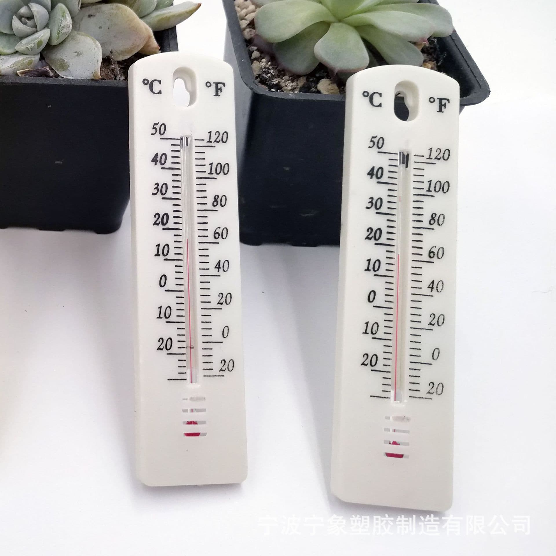 Our company specializes in manufacturing student-specific thermometers, plastic glass thermometers, silkworm rearing thermometers, 100*25*4mm