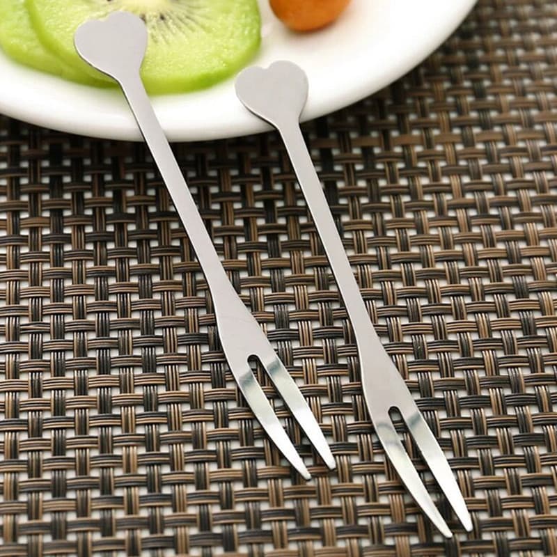 Wholesale heart-shaped stainless steel two-prong fruit forks for modern tableware