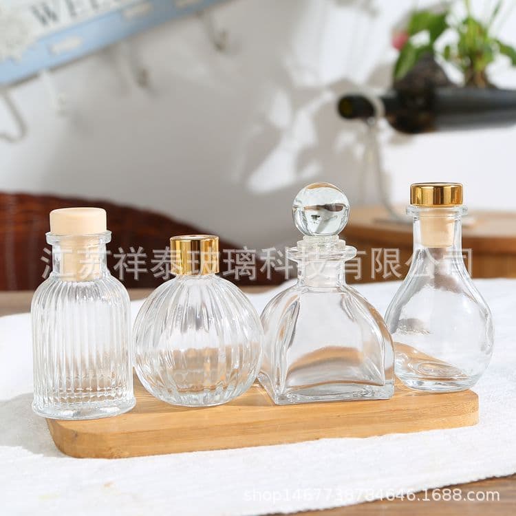 Manufacturer's spot aromatherapy bottle, small glass bottle, fireless aromatherapy bottle, round square, six-sided yurt aromatherapy empty bottle