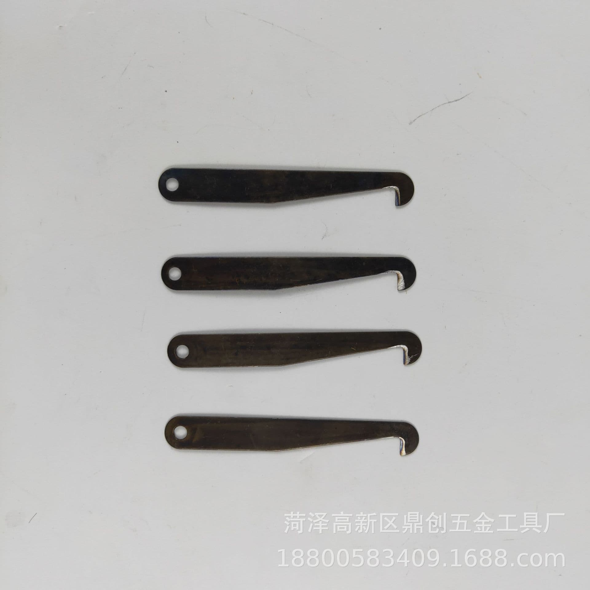 Special tool for beautiful seams, hook knife seam clearing tool, tile seam clearing construction, replaceable blade, floor tile seam cleaning tool