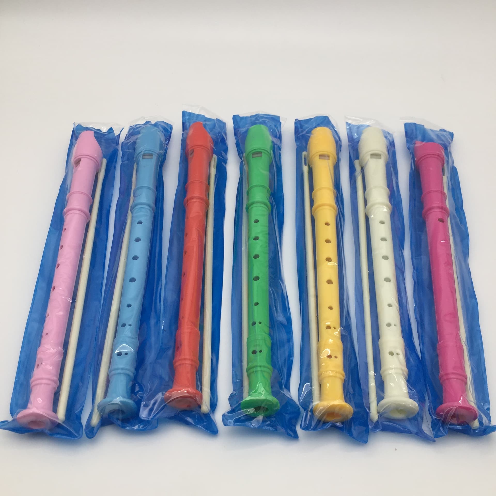 Six-hole and eight-hole plastic flutes, children's practice recorders, teaching supplies, early education music equipment, wholesale store