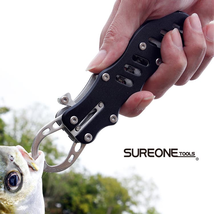 Finger-operated stainless steel fish control pliers, multi-functional fish control tool, lure fishing pliers, portable telescopic metal fish control device.