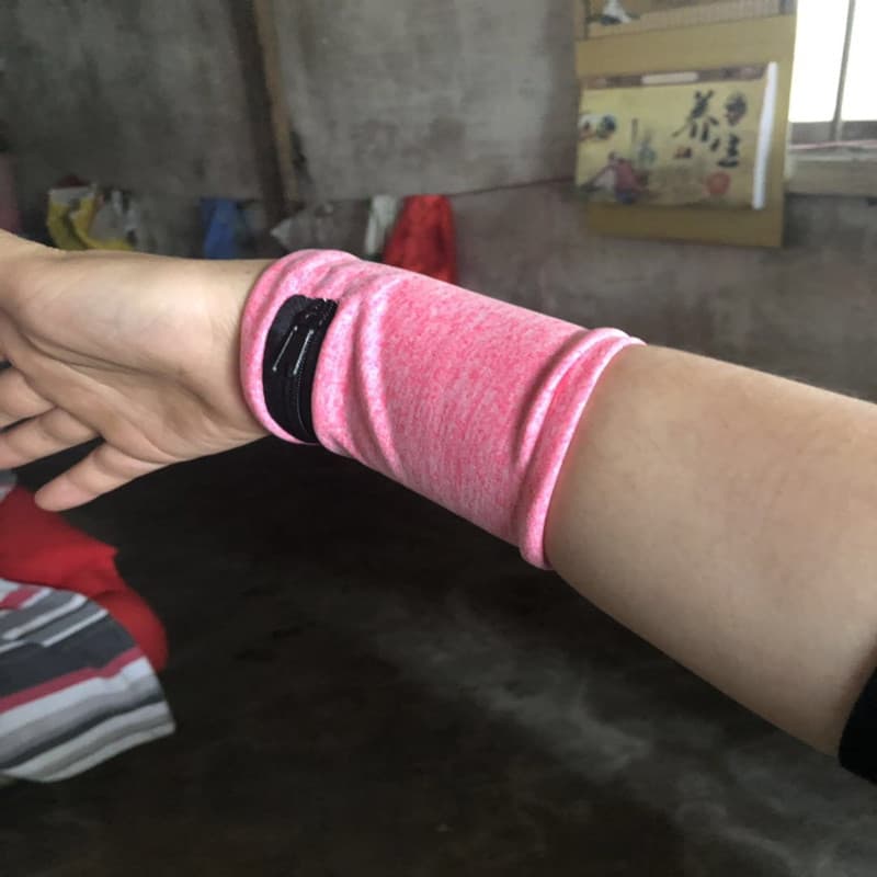 Sports Wristbands for Men and Women, Basketball Wrist Wrap for Sprain Protection, Breathable Ultra-Thin Summer Wrist Guard with Coin Pocket