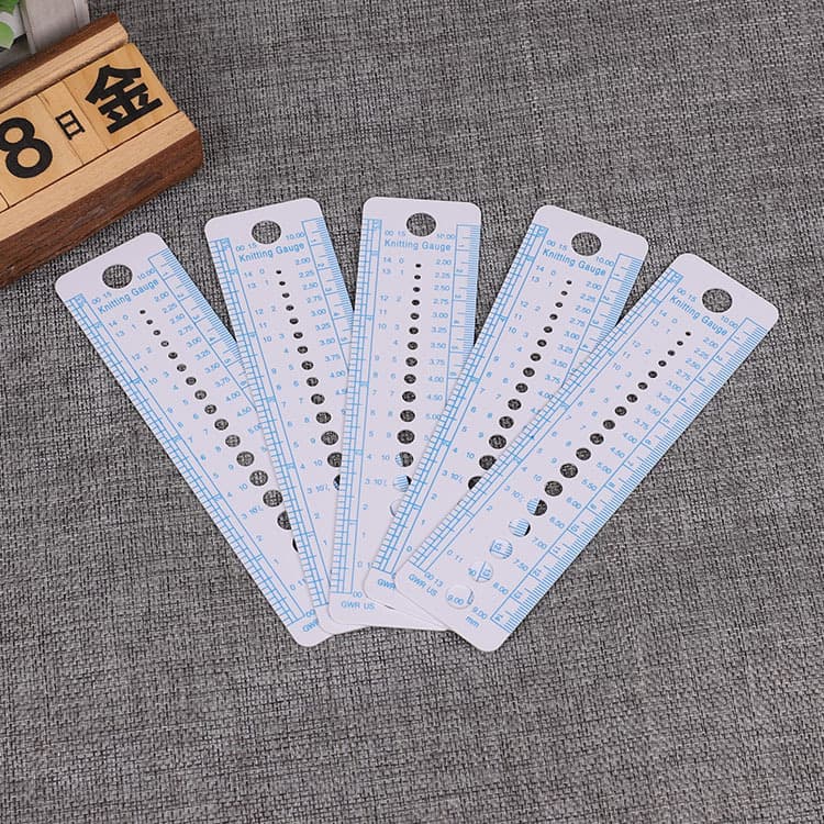 New Multifunctional Knitting Ruler Plastic Straight Ruler High Quality Wool Yarn Knitting Tools Large Quantity Price Advantage