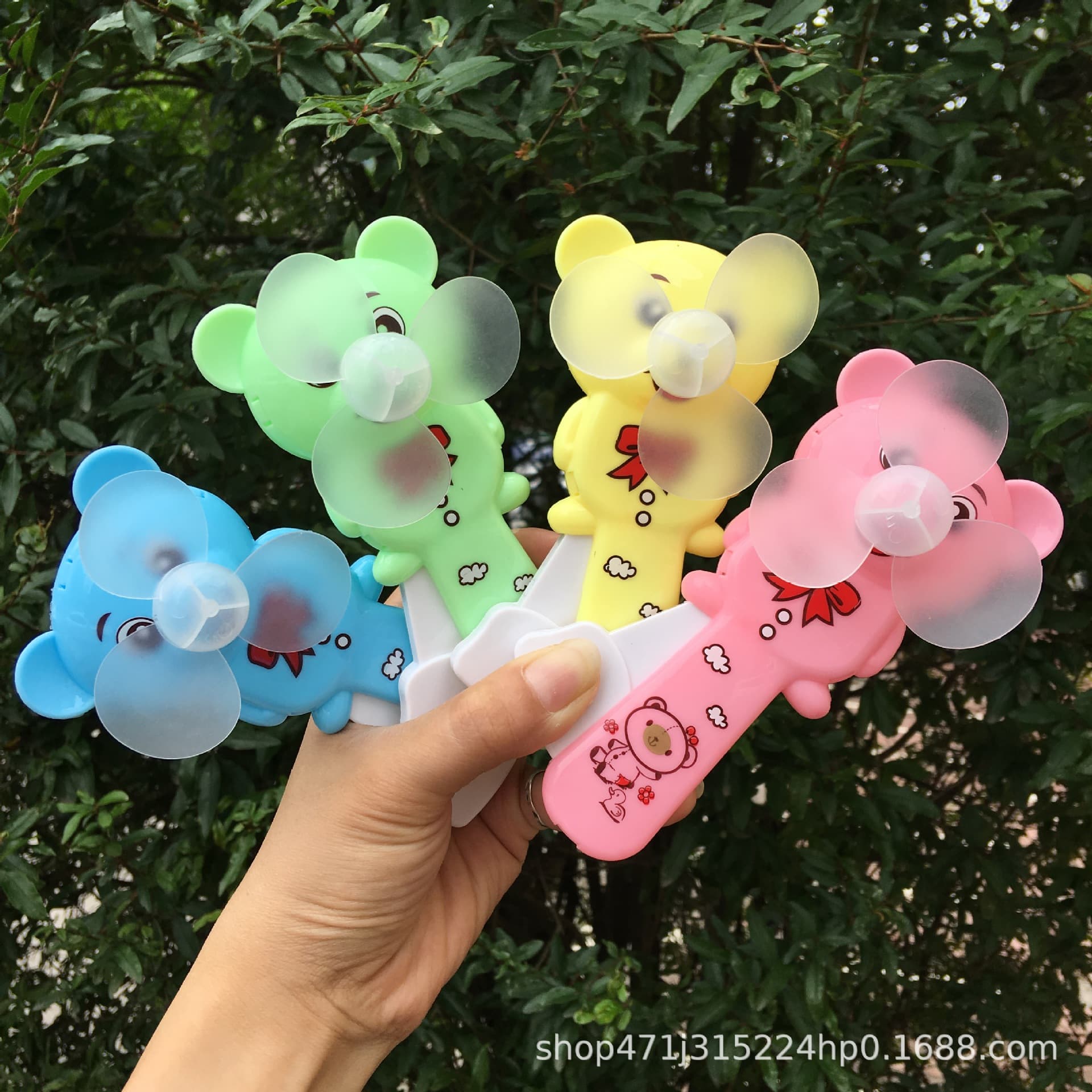 Wholesale Cartoon Hand Pressed Bear Fan Toy 2 Yuan Toys Gift Toys