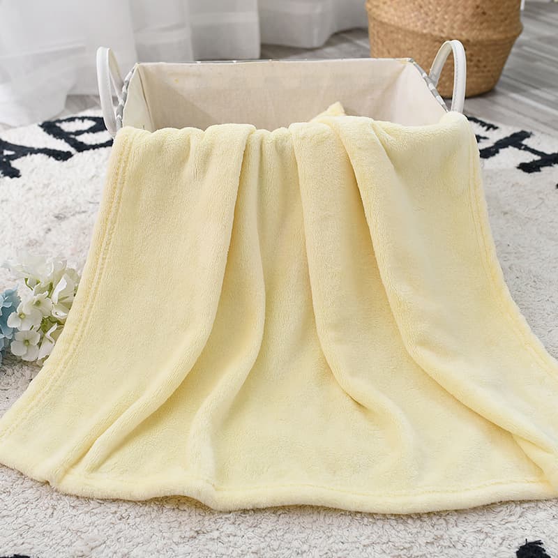 Flannel children's blanket, plain double-sided flannel coral fleece gift blanket, air conditioning blanket, logo addition available.