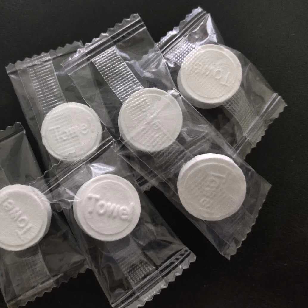 Individually wrapped disposable compressed towels, candy-shaped pure cotton facial cleansing wipes, portable for hotel and travel use.
