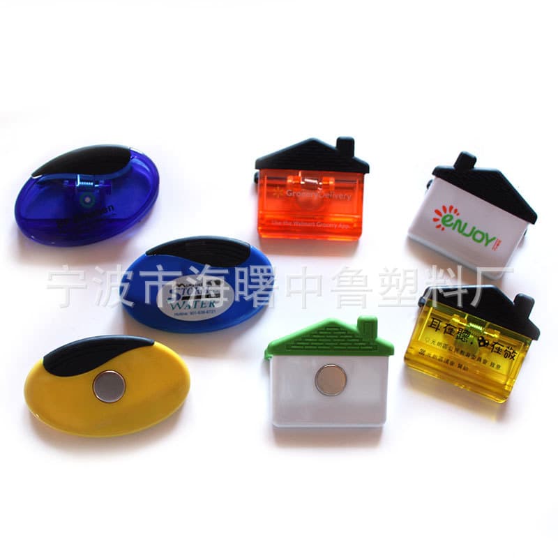 Selling various shapes of magnetic clips in Shanghai, including house-shaped, round, and square magnetic plastic clips for refrigerators.