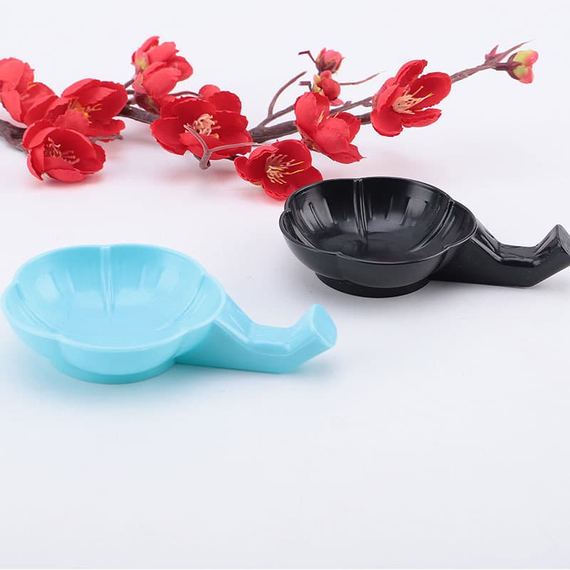 Multi-purpose large plastic plum blossom ink saucer, black plum blossom brush water writing cloth water saucer, pen holder and ink saucer dual-purpose type