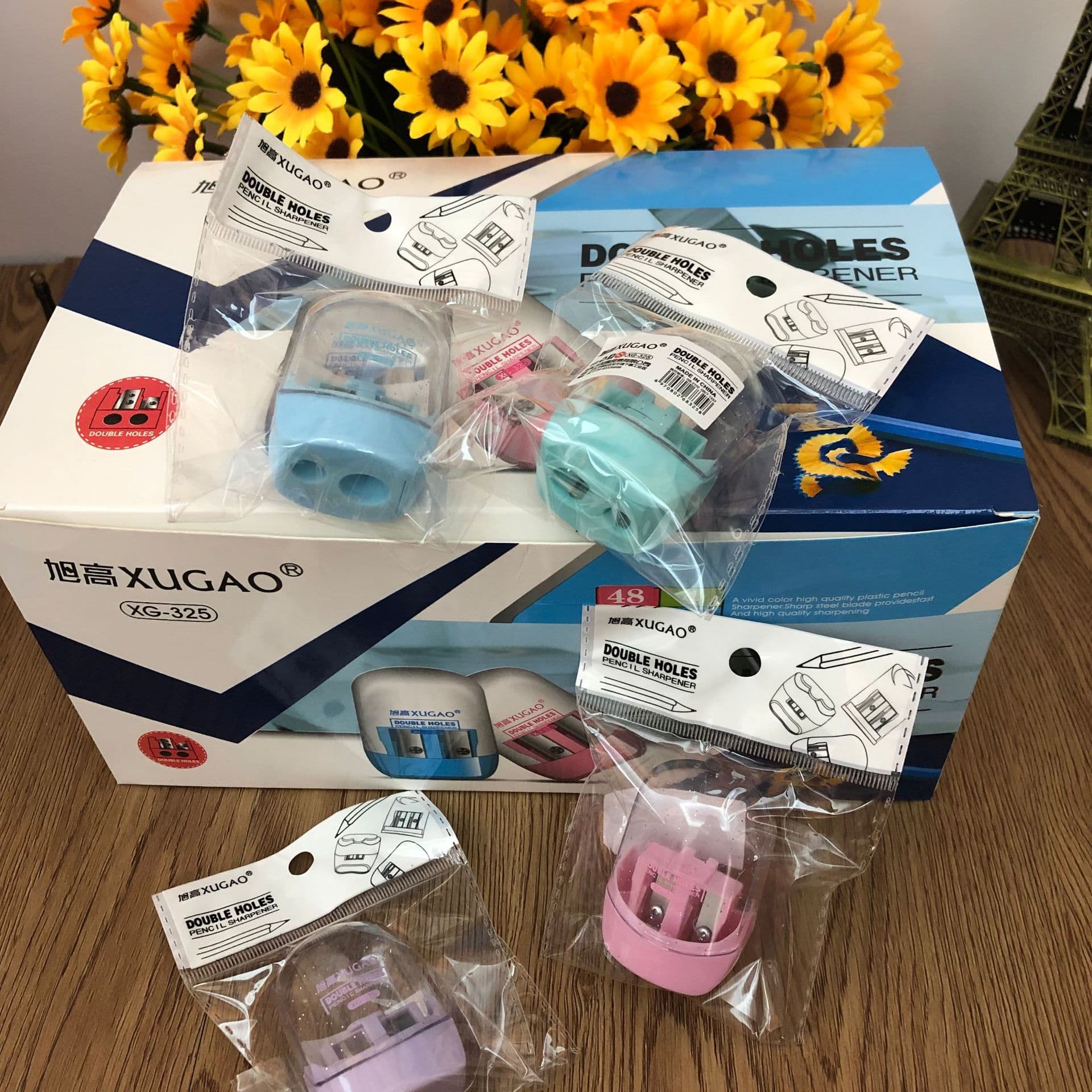Manufacturer wholesale pencil sharpener, plastic double-hole pencil sharpener, primary school student school supplies, manual pencil sharpener, small and convenient
