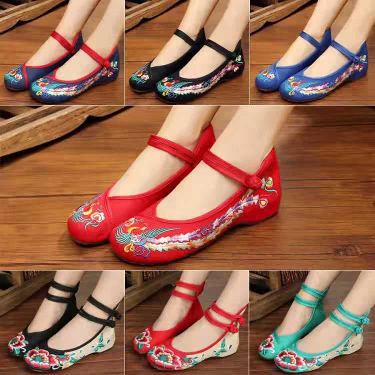 Seeking agents and wholesalers for traditional Beijing embroidered women's ethnic-style cloth shoes, suitable for brides, wedding shoes, and square dancing.