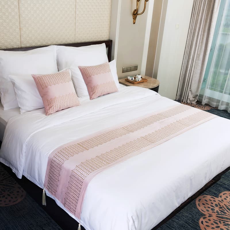 European Style Dutch Velvet Gold Lace Hot-Fix Rhinestone Bed Runner, Hotel Villa Homestay Couple Room Pink Bed Throw
