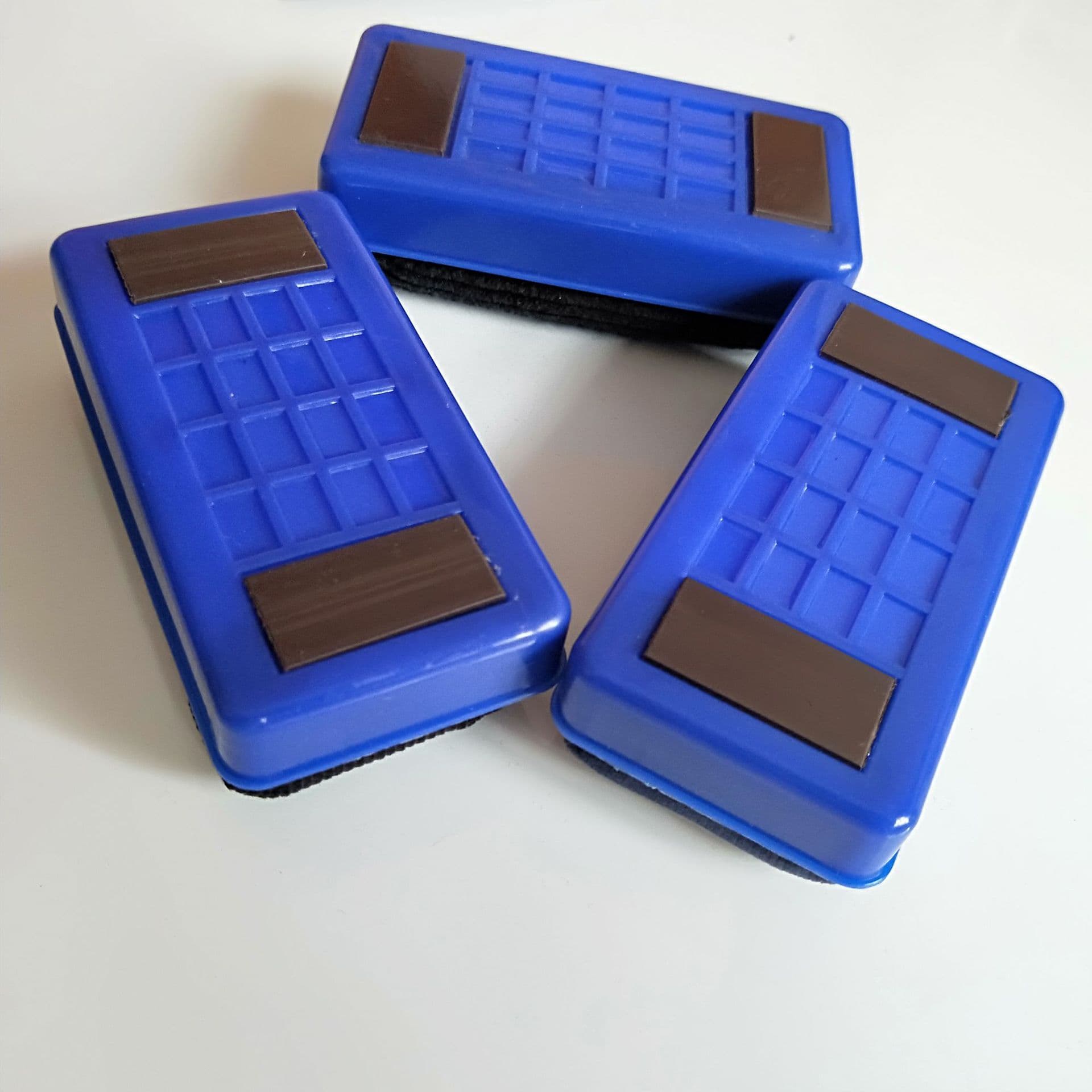 Blackboard eraser, whiteboard eraser, thickened plastic shell, velvet whiteboard eraser, magnetic