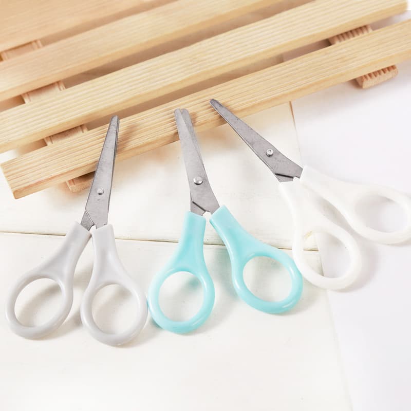 Factory direct children's safety small scissors, multi-functional plastic handle paper-cutting knife, portable mini scissors for home use