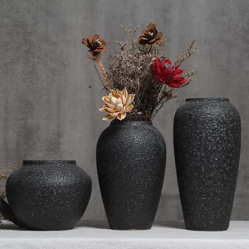 Modern Simplicity Black Glazed Ceramic Flower Vase Handmade Pottery Jar for Home Hotel Entrance Decoration Versatile Ornament