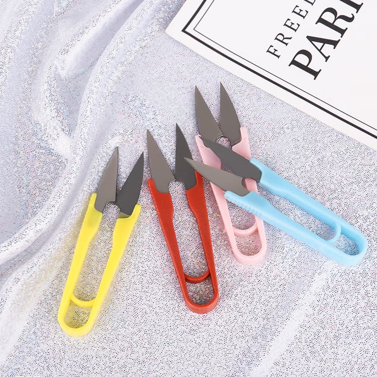 Plastic handle colored thread scissors factory wholesale, U-shaped spring sewing thread snippers, cross-stitch small scissors.