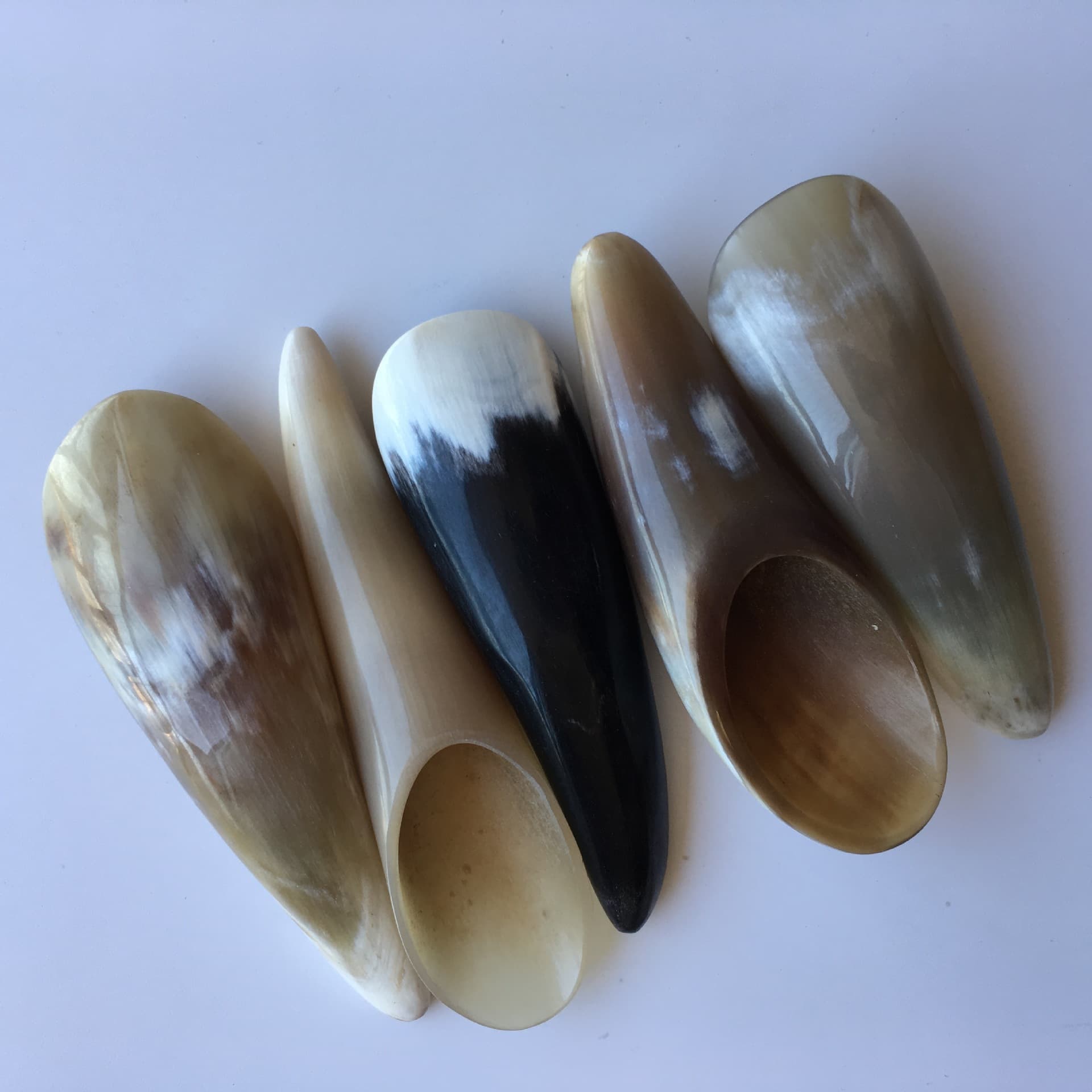 Direct wholesale of various products including small-sized scraping tubes, buckets, tea scoops, scraping slices, horn combs, wide-tooth combs, and more, all under size 13.