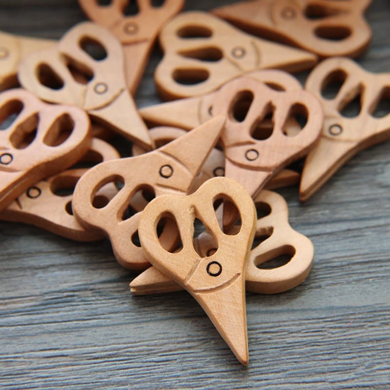 Peach Wood Carved Small Scissors - Exquisite Carving Craft, Accessories with Beads, Wooden Crafts, Factory Wholesale