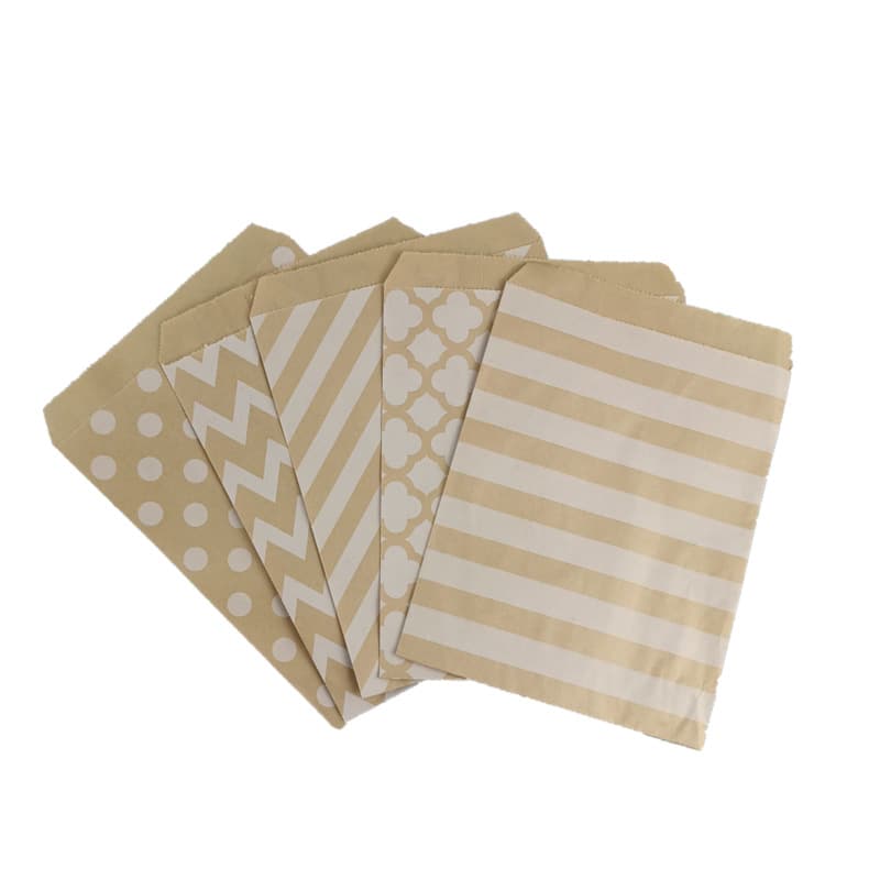 In stock: eco-friendly kraft paper bags, creative disposable biscuit bags, candy packaging bags, birthday party food paper bags.