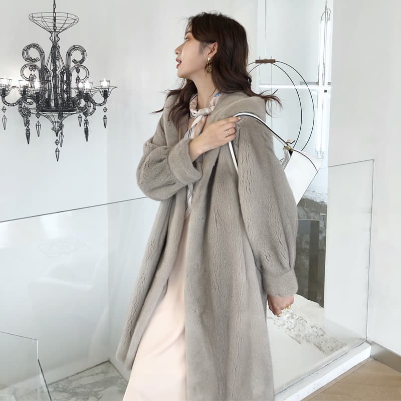Manufacturer Wholesale Plus Size Women's Coat Korean Style Fashion Mink Faux Fur Long Hooded Winter Coat 2025