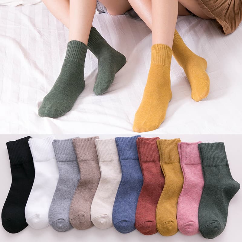 New autumn/winter women's socks, solid color, high-crotch mid-calf socks, comfortable and versatile cotton socks, factory direct wholesale.