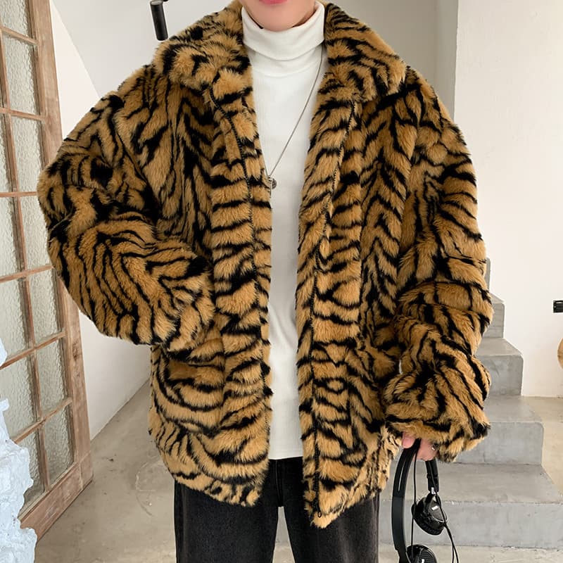 American retro workwear jacket, loose boyfriend style, fluffy faux fur, tiger and leopard print, Harajuku style, Korean style.
