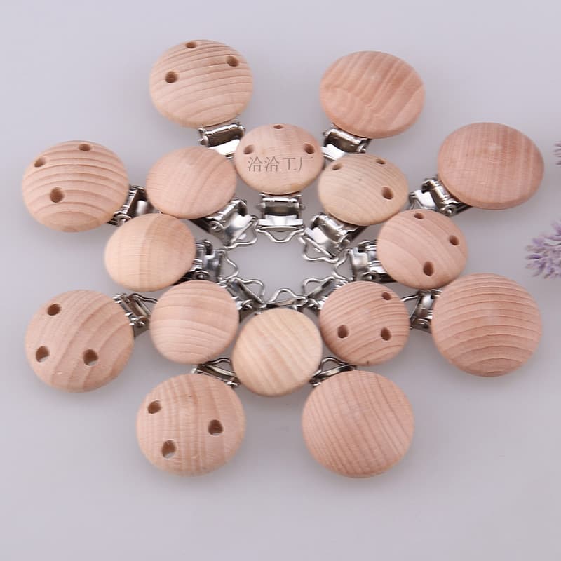 Factory direct supply of 30mm round beech wood teething nipple clips with holes; wooden baby soothing and anti-loss nipple chain clips.