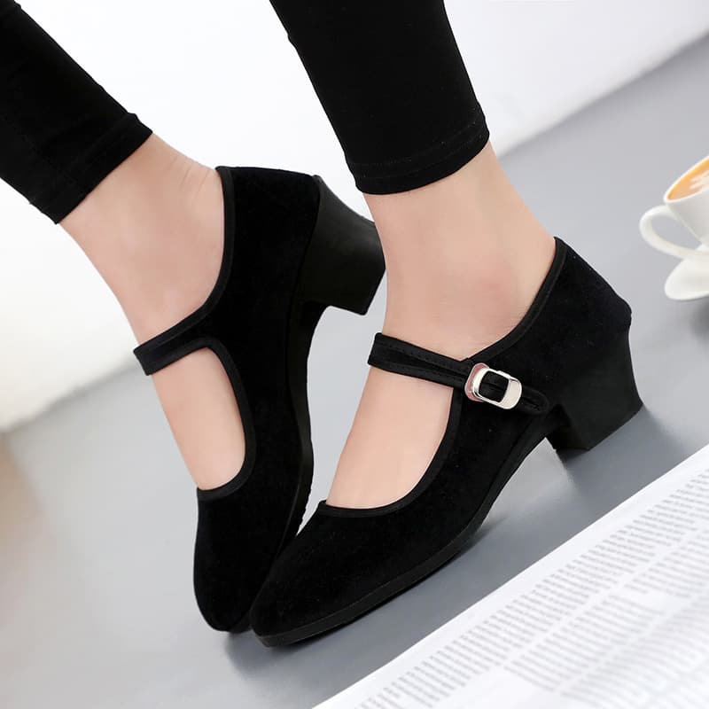 Old Beijing Cloth Shoes Women's Mid Heel Dance Shoes Etiquette Shoes Performance Shoes Work Shoes Dance Shoes Black Cloth Shoes
