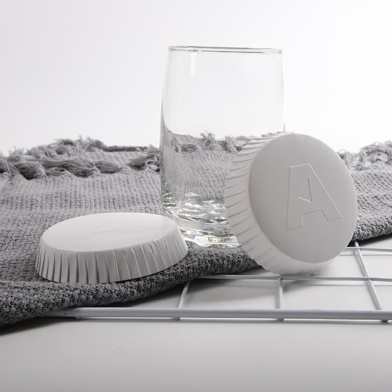 Disposable paper cup lids for hotel rooms, KTV, bars, and barbershops, coated paper with opening.