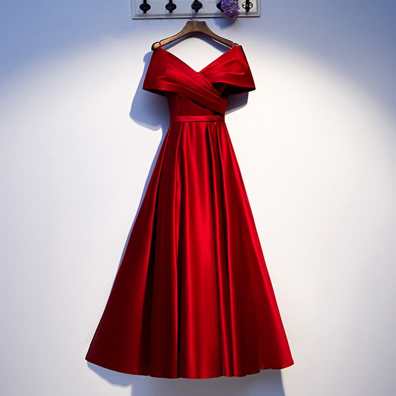 Red toast dress, 2025 new style, V-neck, slimming, can be worn casually, long evening gown for emcees.