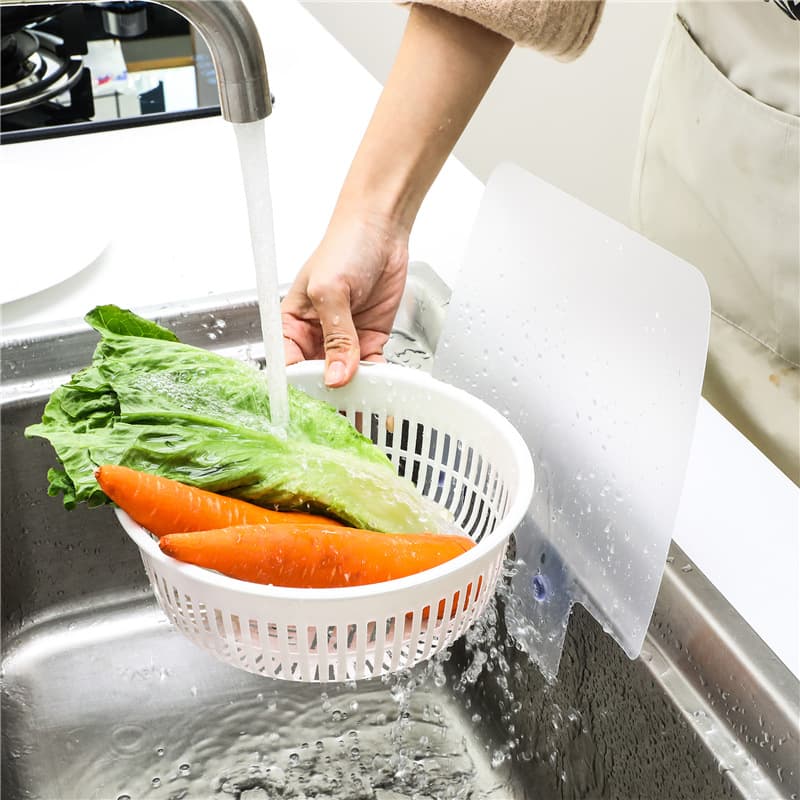 Korean Style Creative Suction Cup Sink Anti-Splash Guard, Plastic Water Divider for Vegetable and Dish Washing, Kitchen Supplies
