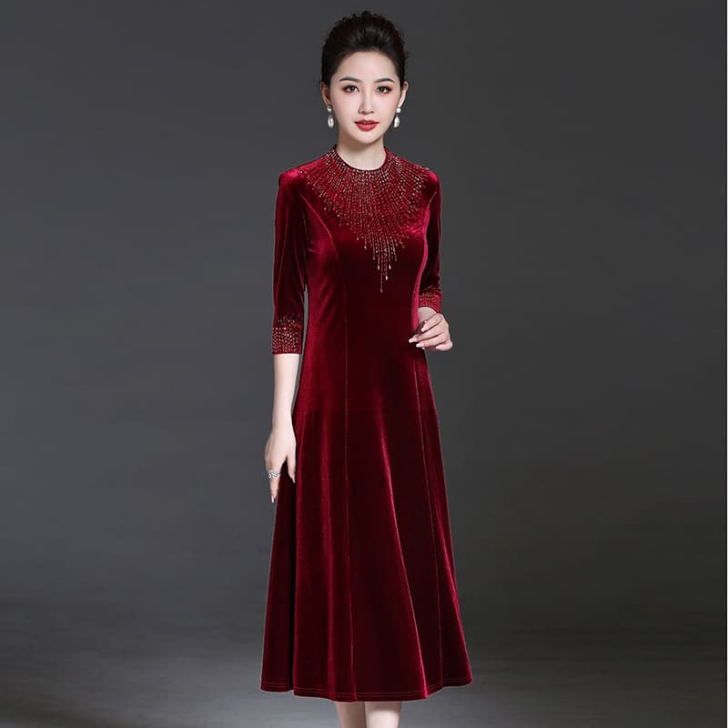 Fashionable Velvet Mother's Cheongsam, Wedding Banquet Rhinestone Dress for Middle-Aged and Elderly Women, Available for Drop Shipping